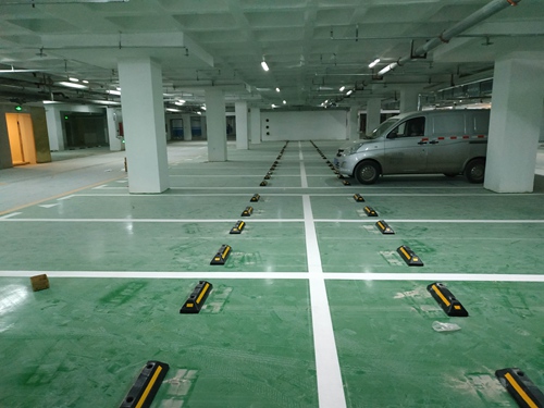 車(chē)位標(biāo)線(xiàn)